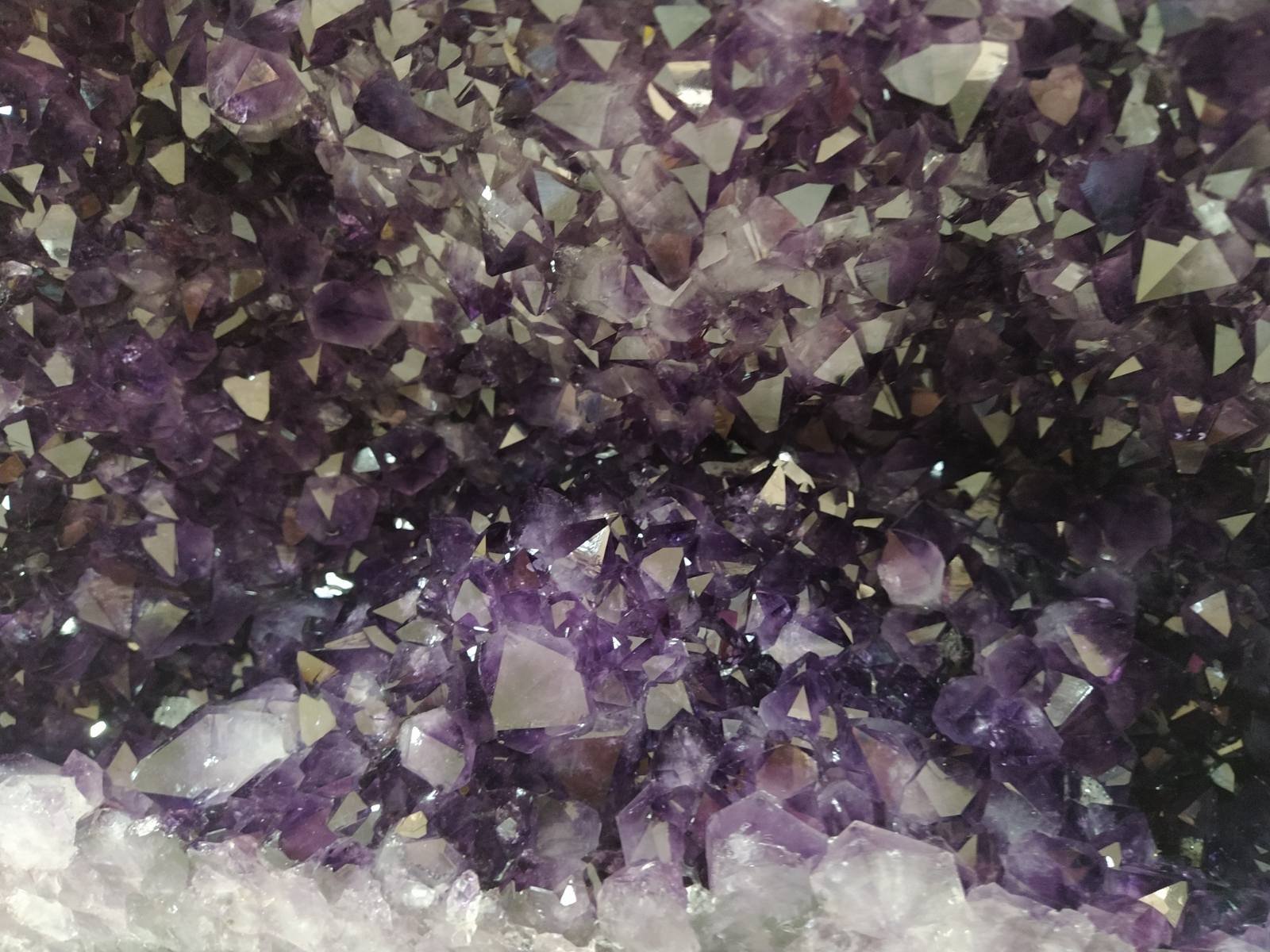 καθεδρικός γεώδες αμέθυστος εσωτερικοί κρύσταλλοι