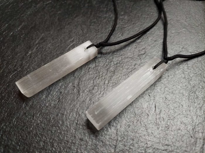 σελενήτις μενταγιόν με κορδόνι σελενήτις μενταγιόν με κορδόνι