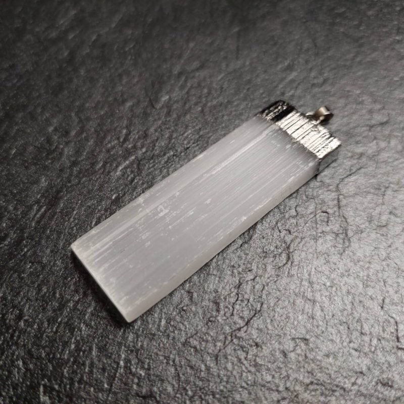 σεληνίτης μενταγιόν με αλπακά