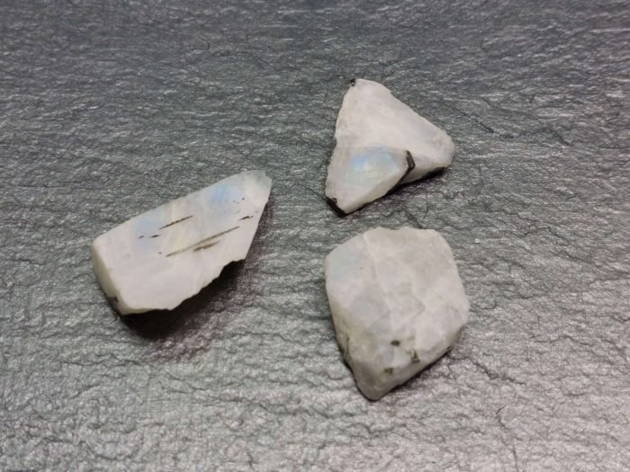 φεγγαρόπετρα ακατέργαστος ημιπολύτιμος λίθος φεγγαρόπετρα ακατέργαστος λίθος