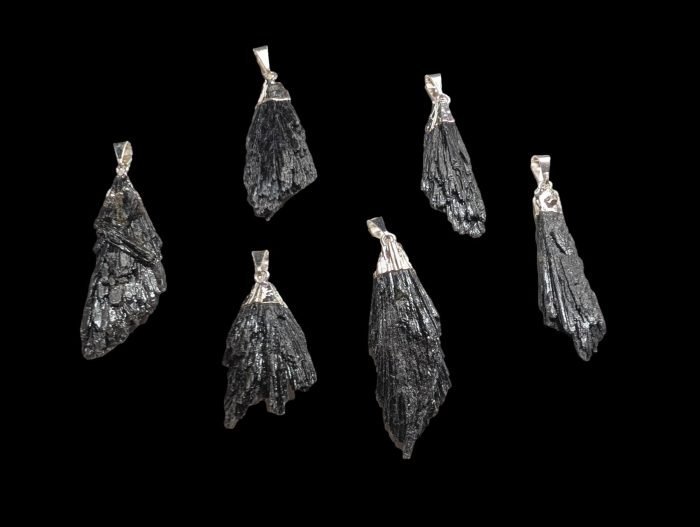 Φτερό Κυανίτης Μαύρος Μενταγιόν μενταγιόν φτερό μαύρου κυανίτη με αλυσίδα ή χωρίς