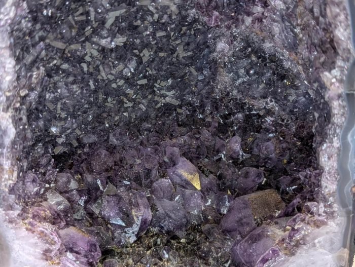 6850 viber_image_2025-08-15_23-10-55-369 (1) γεώδες καθεδρικός αμέθυστος 6,850 κιλά για αγορά