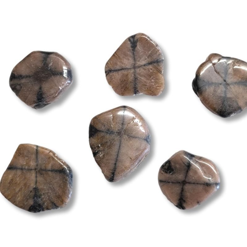 ημιπολύτιμος λίθος χιαστόλιθος βότσαλο σε διαφορετικά μεγέθη