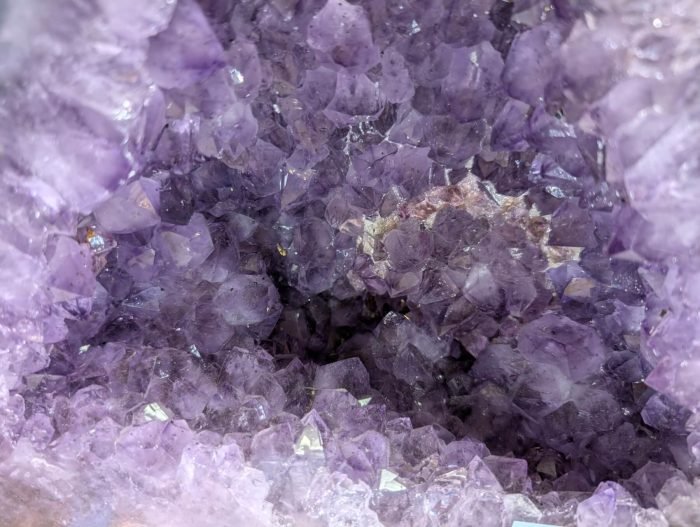 καθεδρικός γεώδες αμέθυστος 10250γρ καθεδρικός αμέθυστος γεώδες 10,250kg, ύψος 30.5cm, πλάτος 27cm, βάθος 15cm